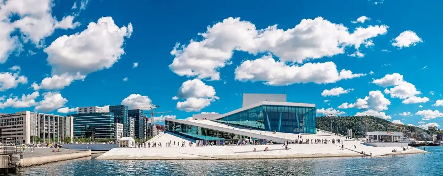 Mit Schiff und Bahn von Oslo nach Bergen Aussenansicht