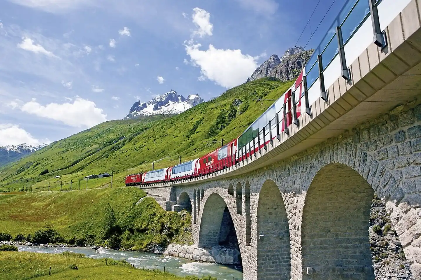 Glacier Express à la carte - von St. Moritz bis Zermatt Aussenansicht
