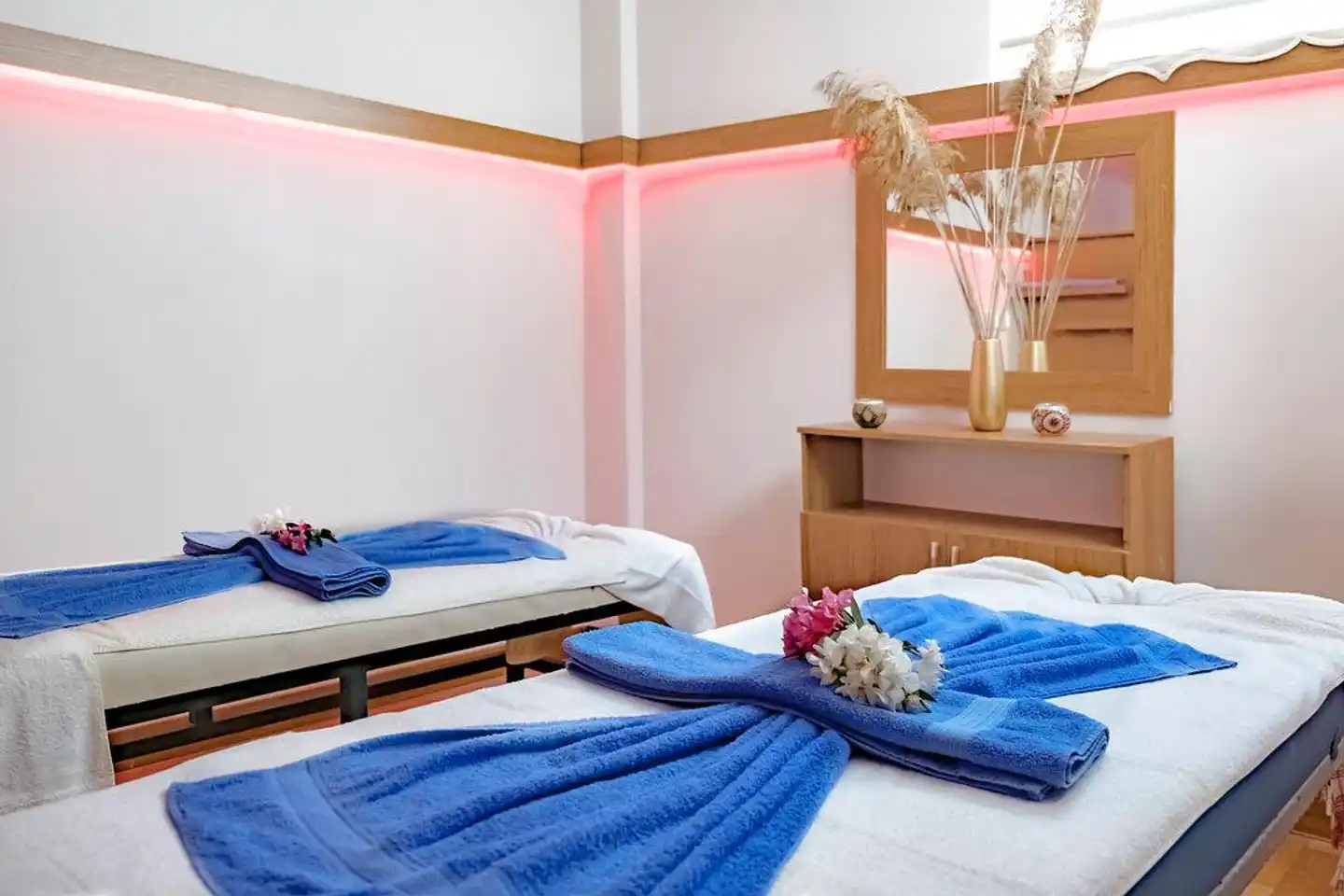 The Holiday Resort Hotel Wellness