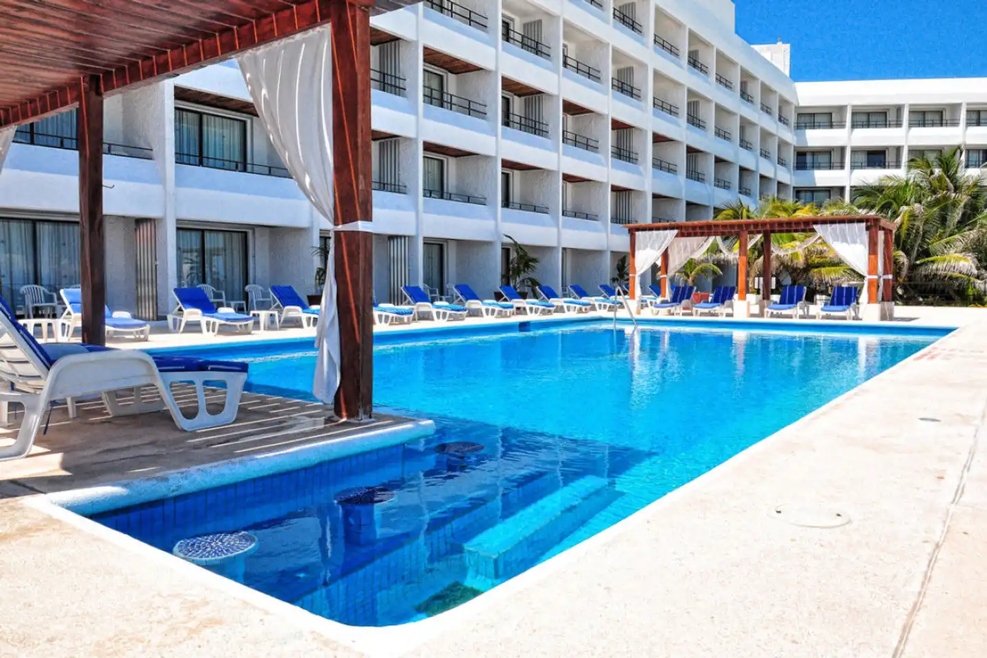 Flamingo Cancun Resort Pool