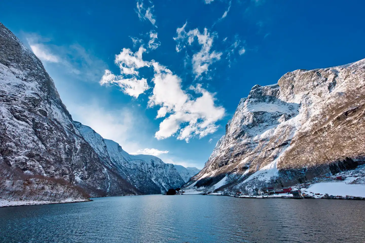 Mit Schiff und Bahn von Oslo nach Bergen im Winter Landschaft