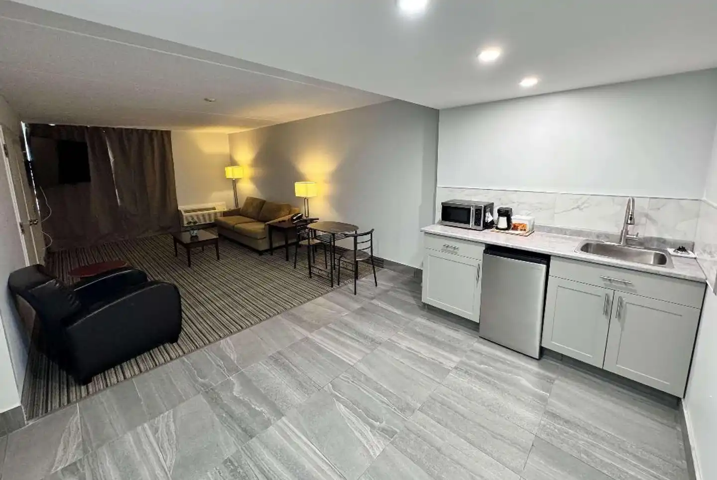 Ramada by Wyndham London Lobby
