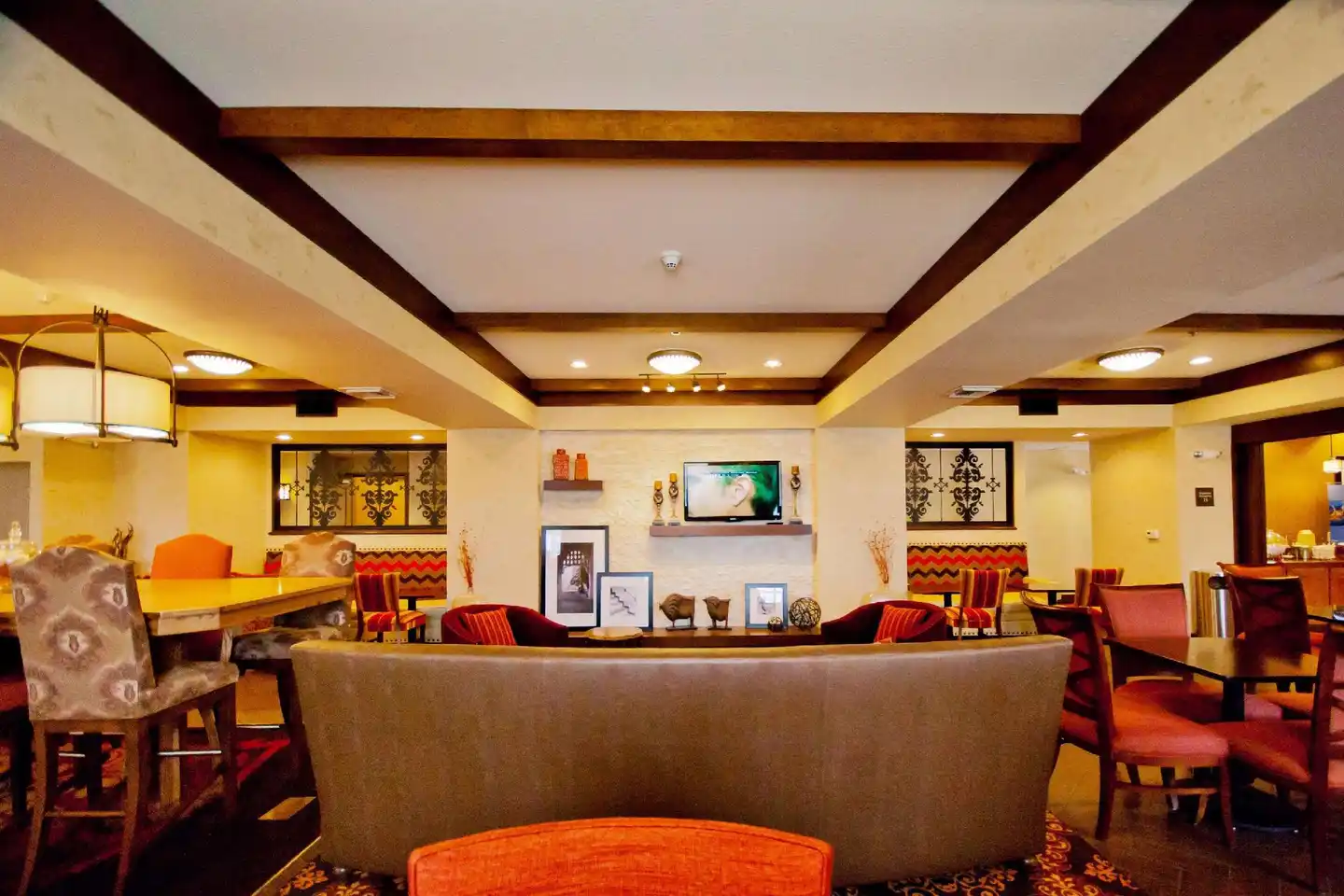 Hampton Inn & Suites Fresno Bar