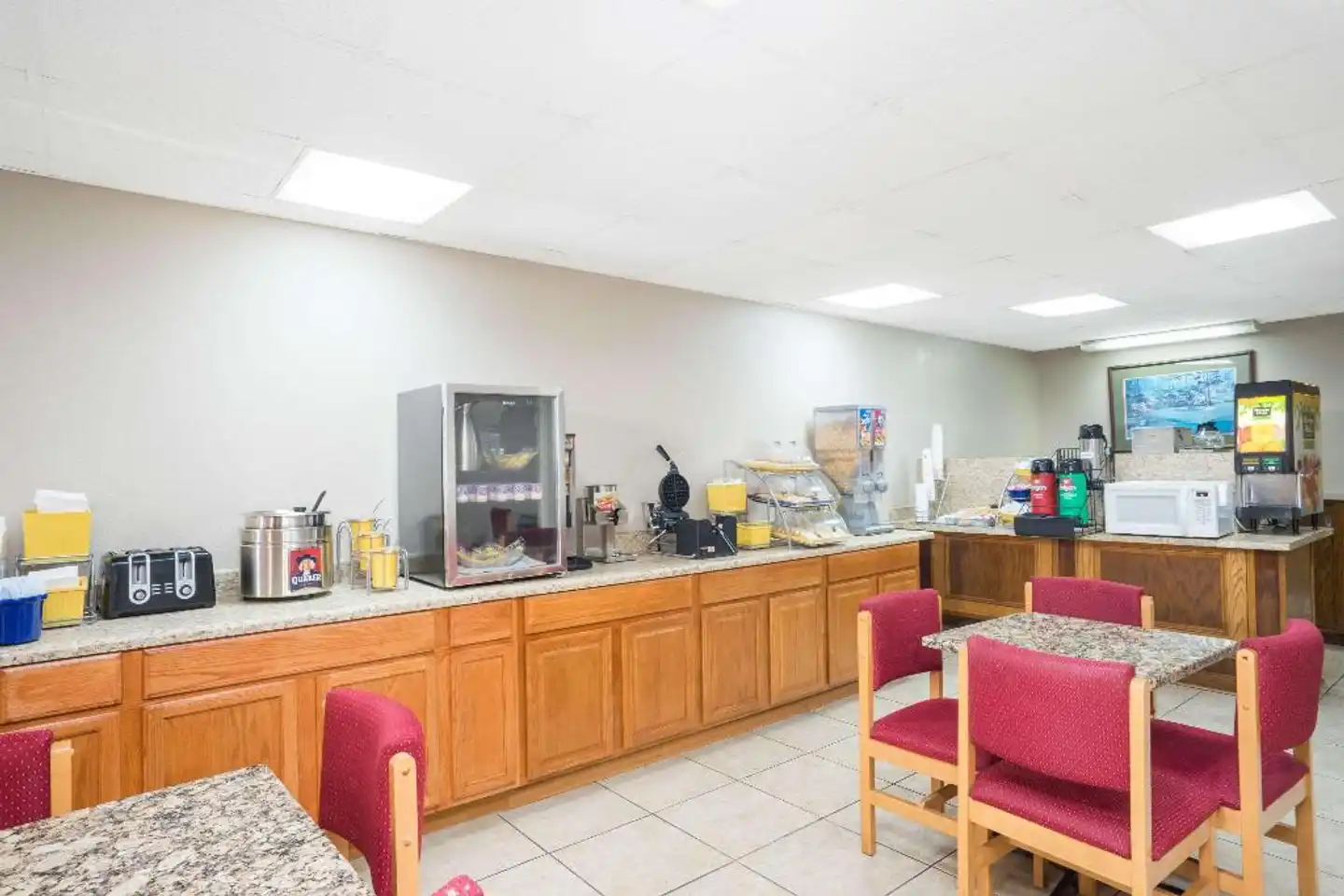 Days Inn by Wyndham Lincolnton Lobby