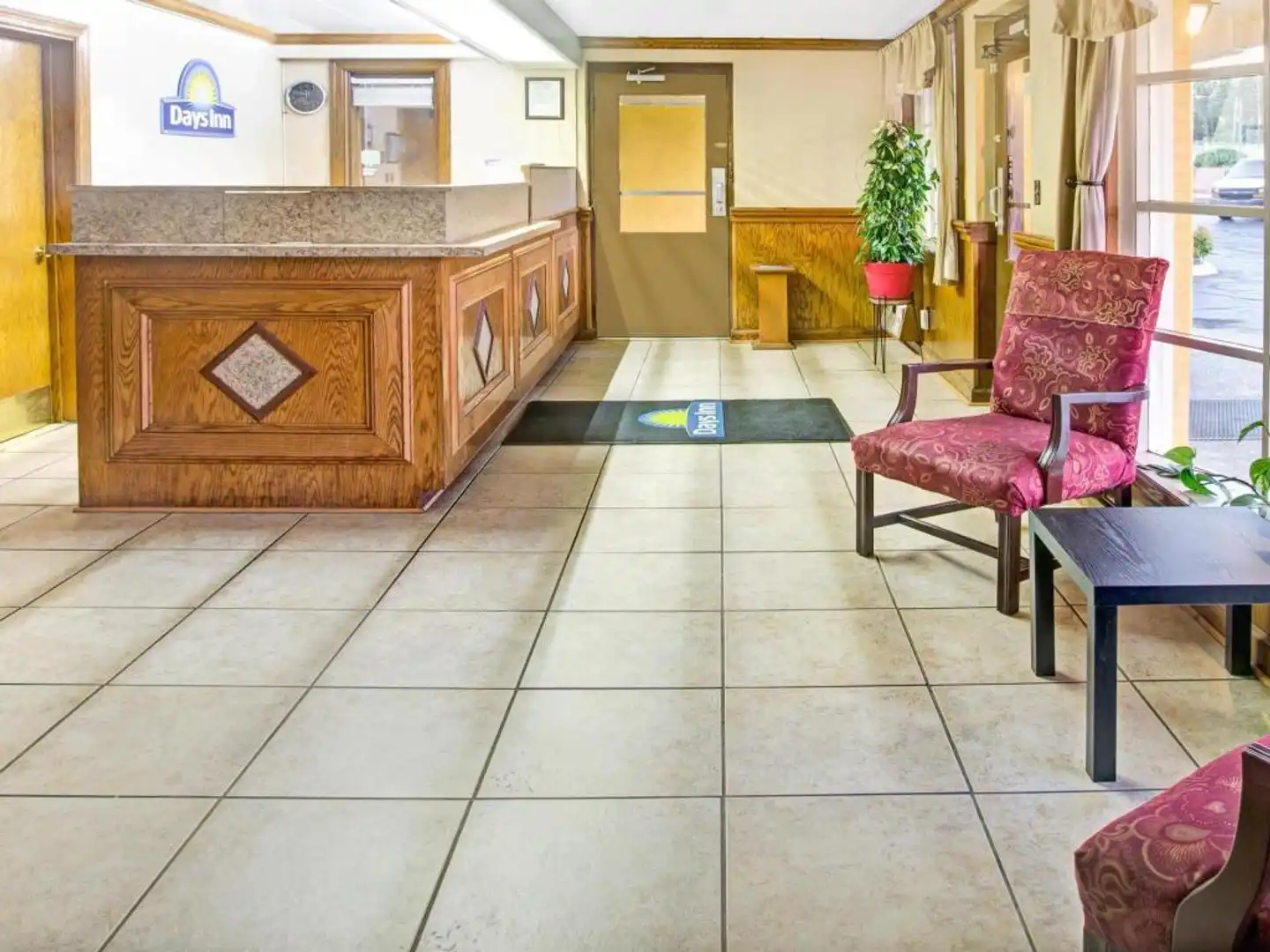Days Inn by Wyndham Lincolnton Lobby
