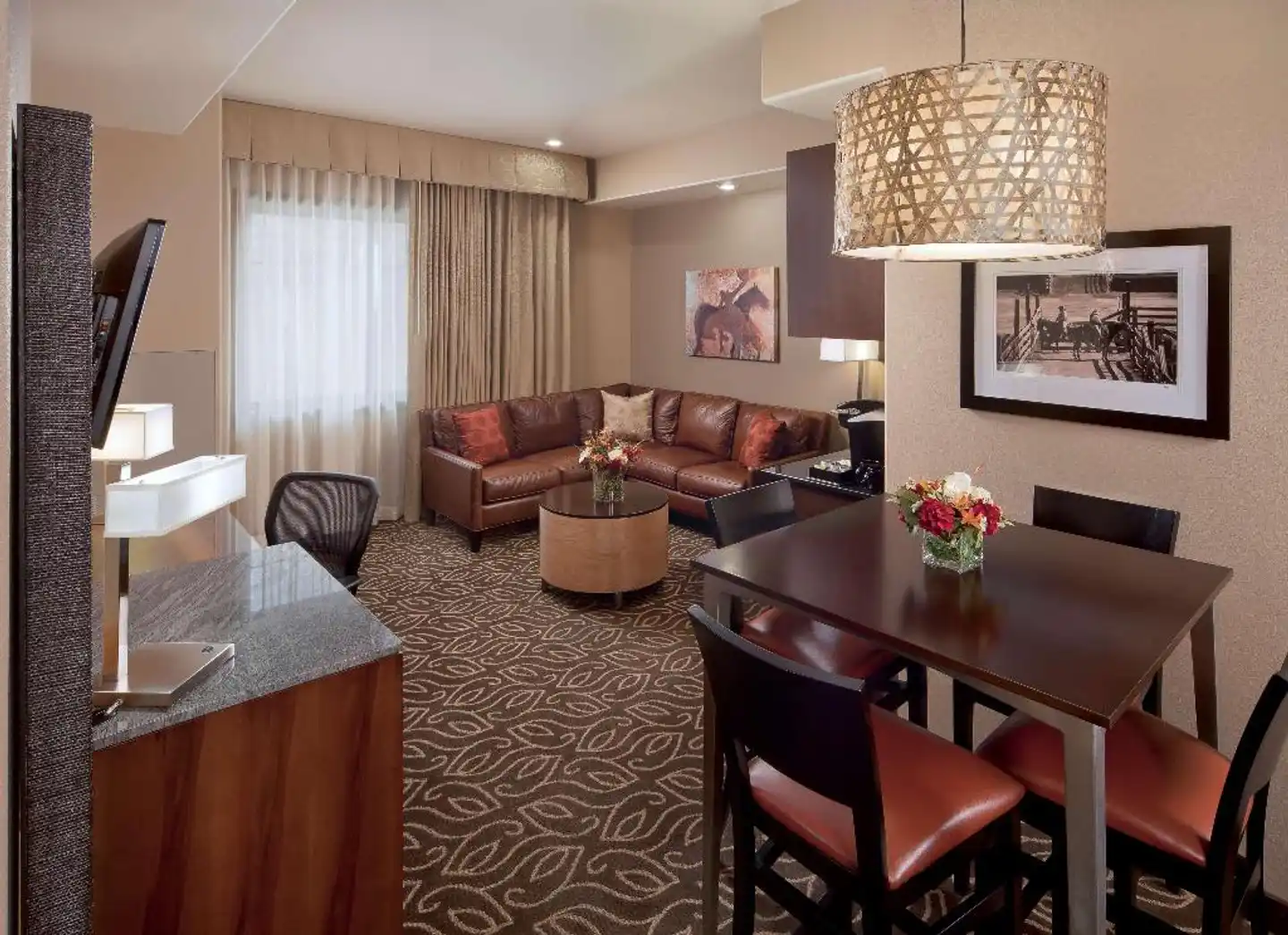 Best Western Premier Ivy Inn & Suites Bar