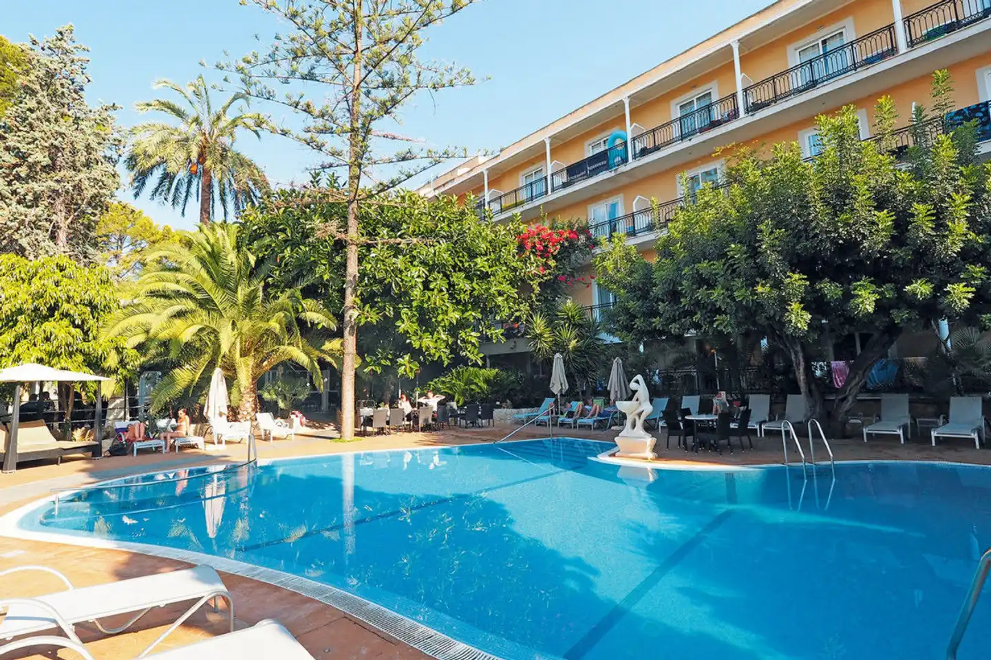 Morlans Garden Pool