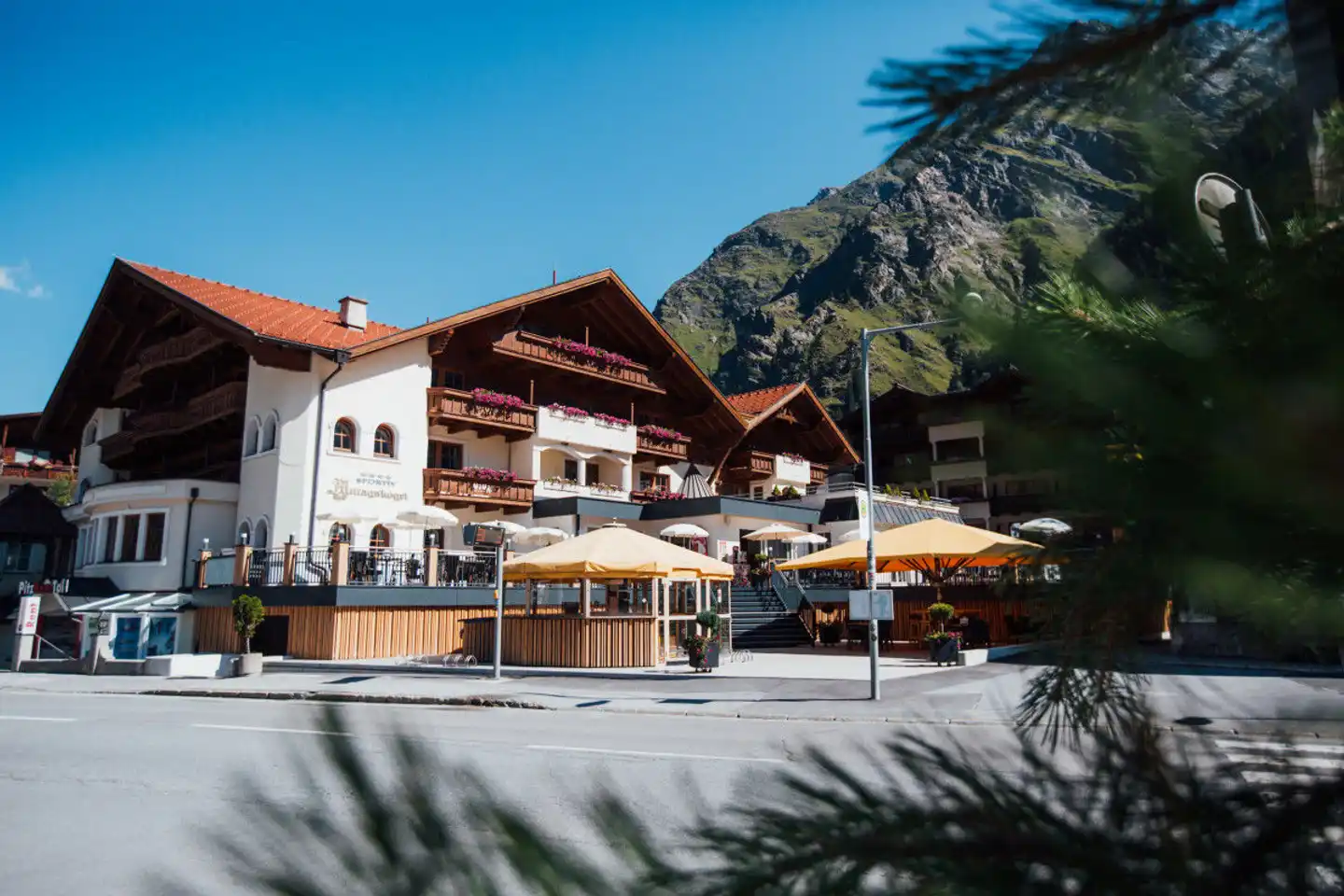 Hotel Mittagskogel Pitztal Aussenansicht