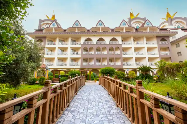 Side Crown Palace OUTDOOR