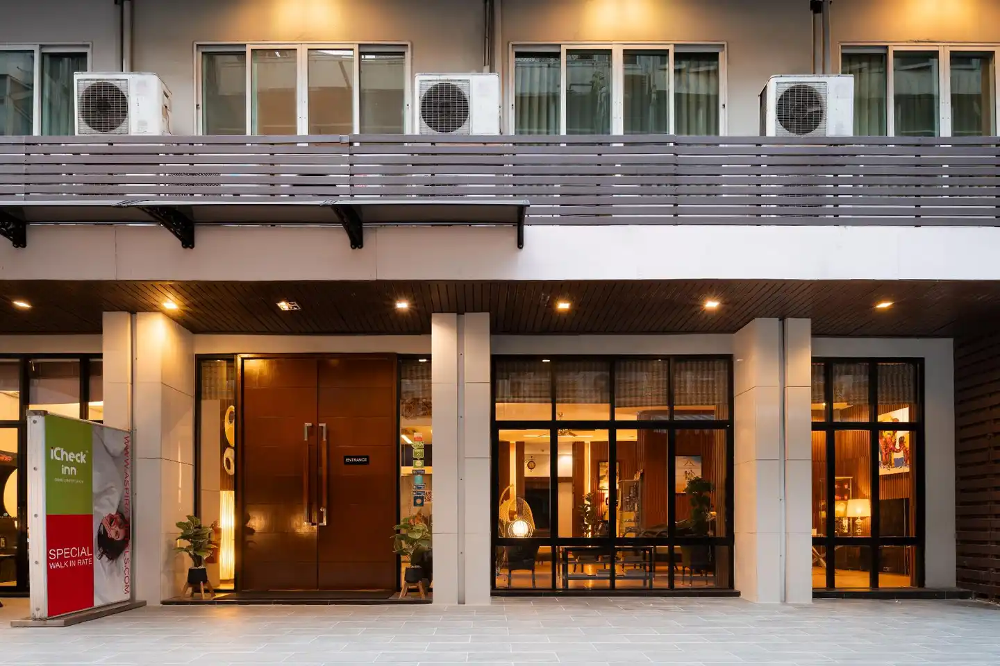 iCheck inn Silom Aussenansicht