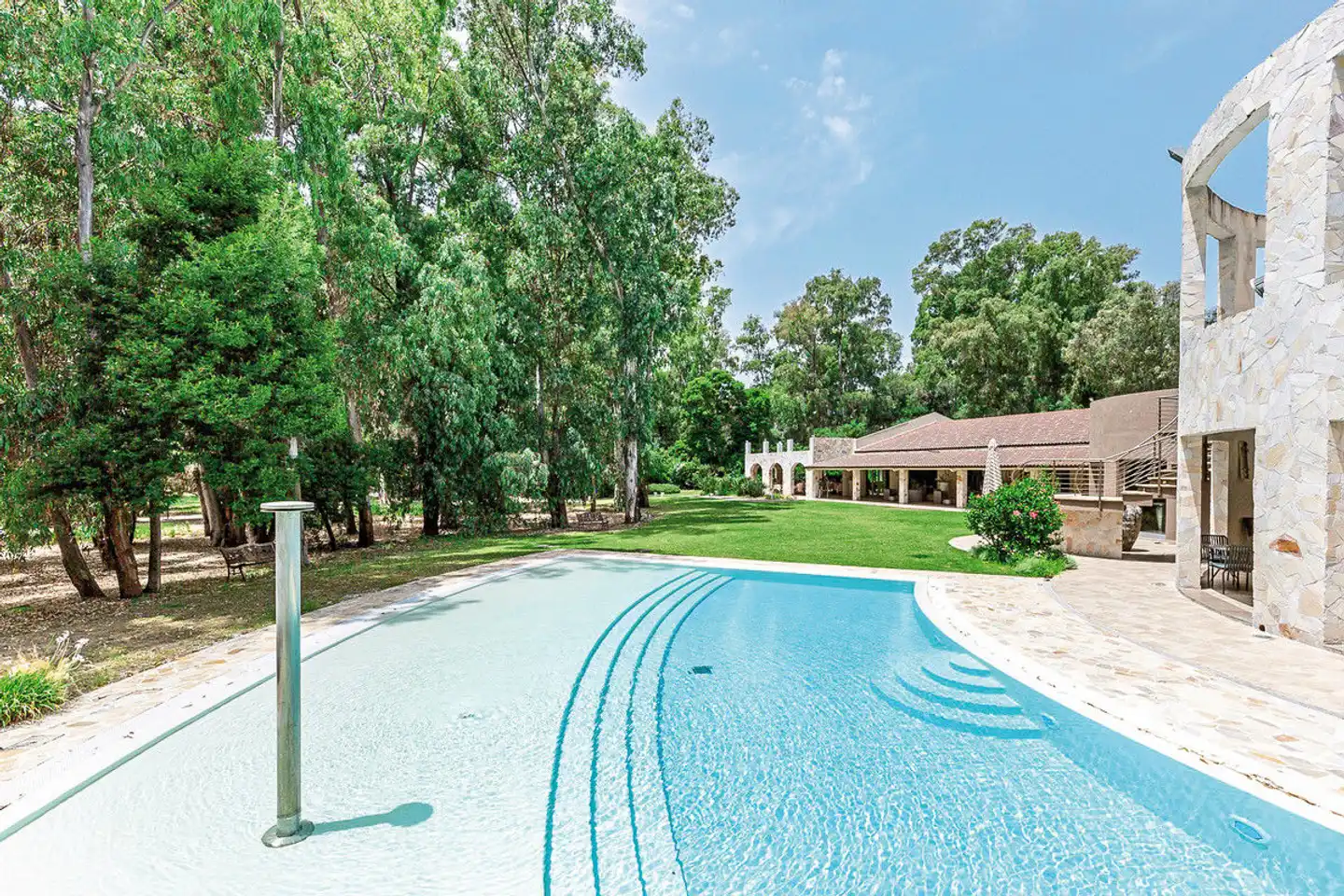 Flamingo Pool
