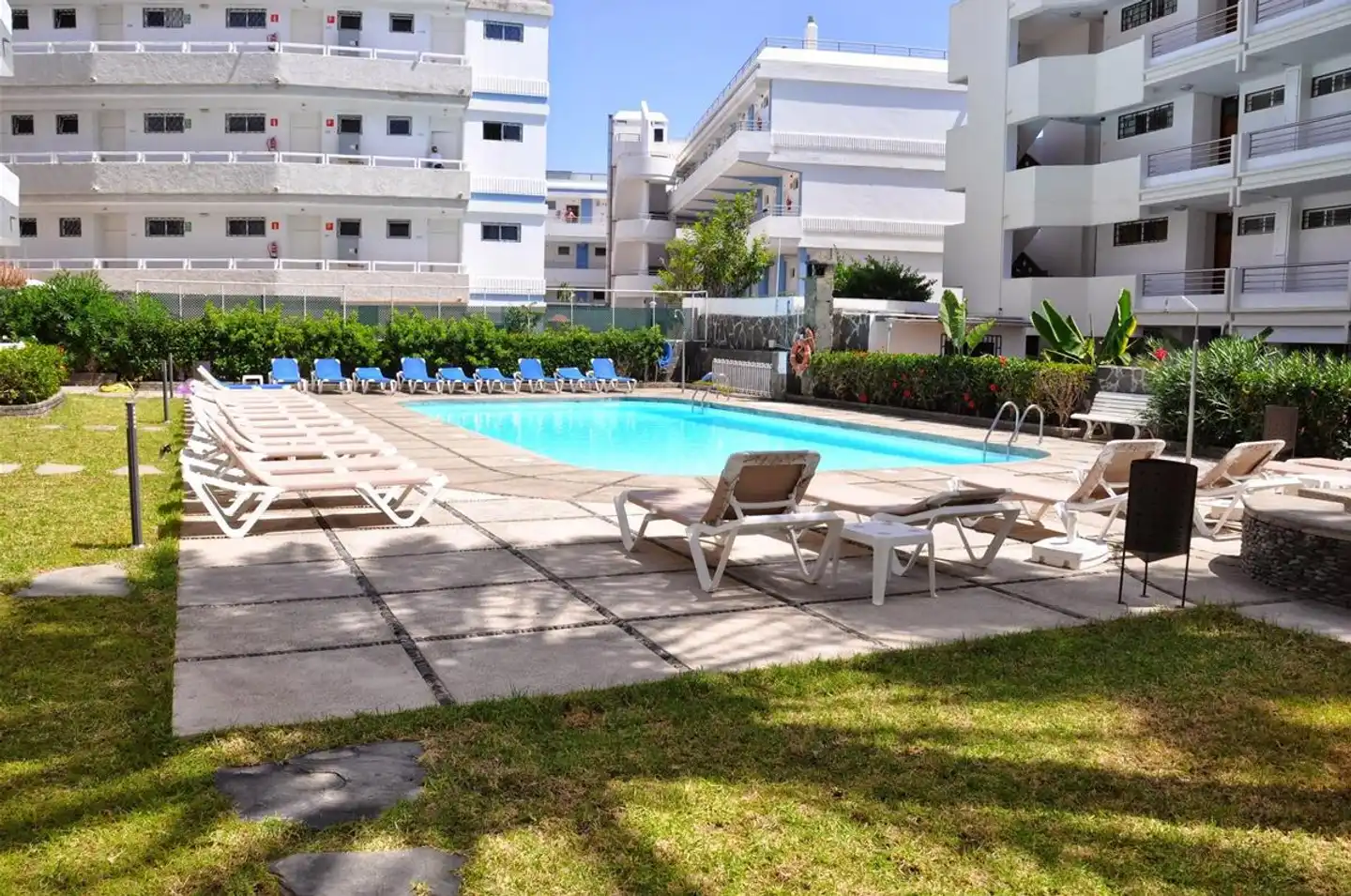 Apartamentos Los Mariachis Pool