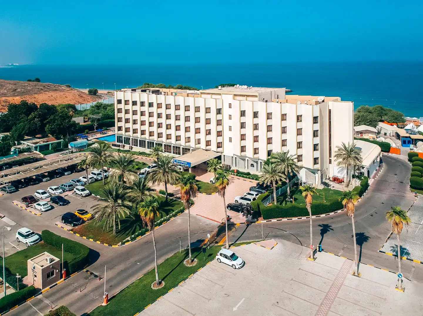 BM Beach Hotel Aussenansicht