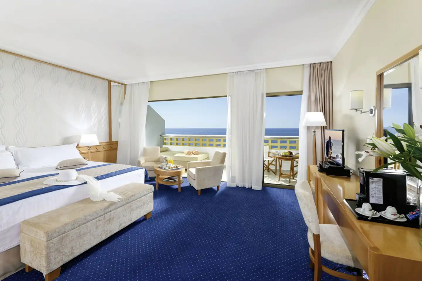 Constantinou Bros Athena Royal Beach Wohnbeispiel