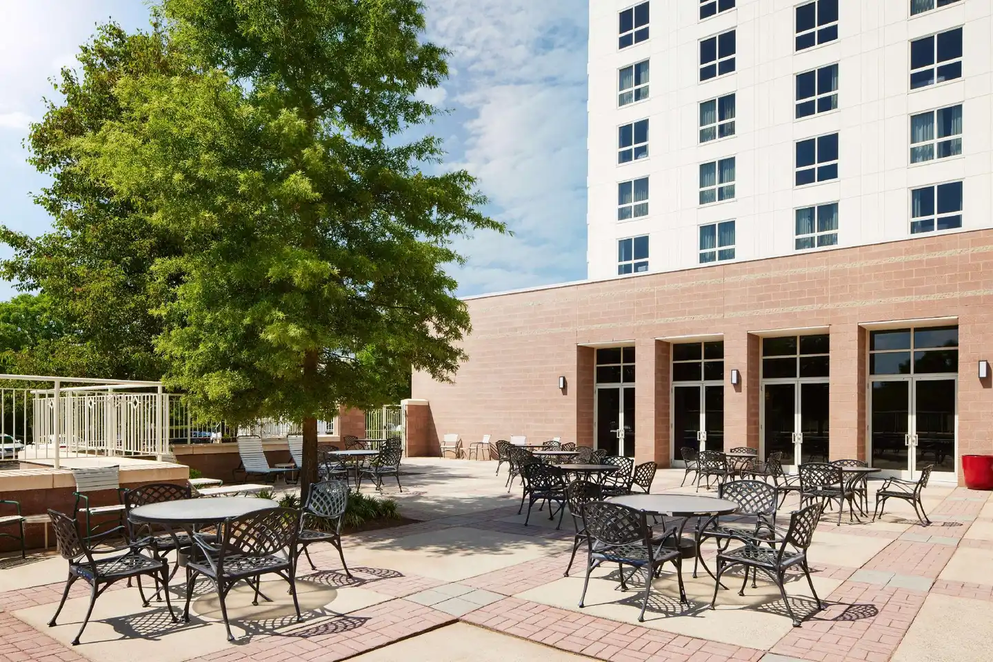 Hilton Charlotte Airport Terrasse