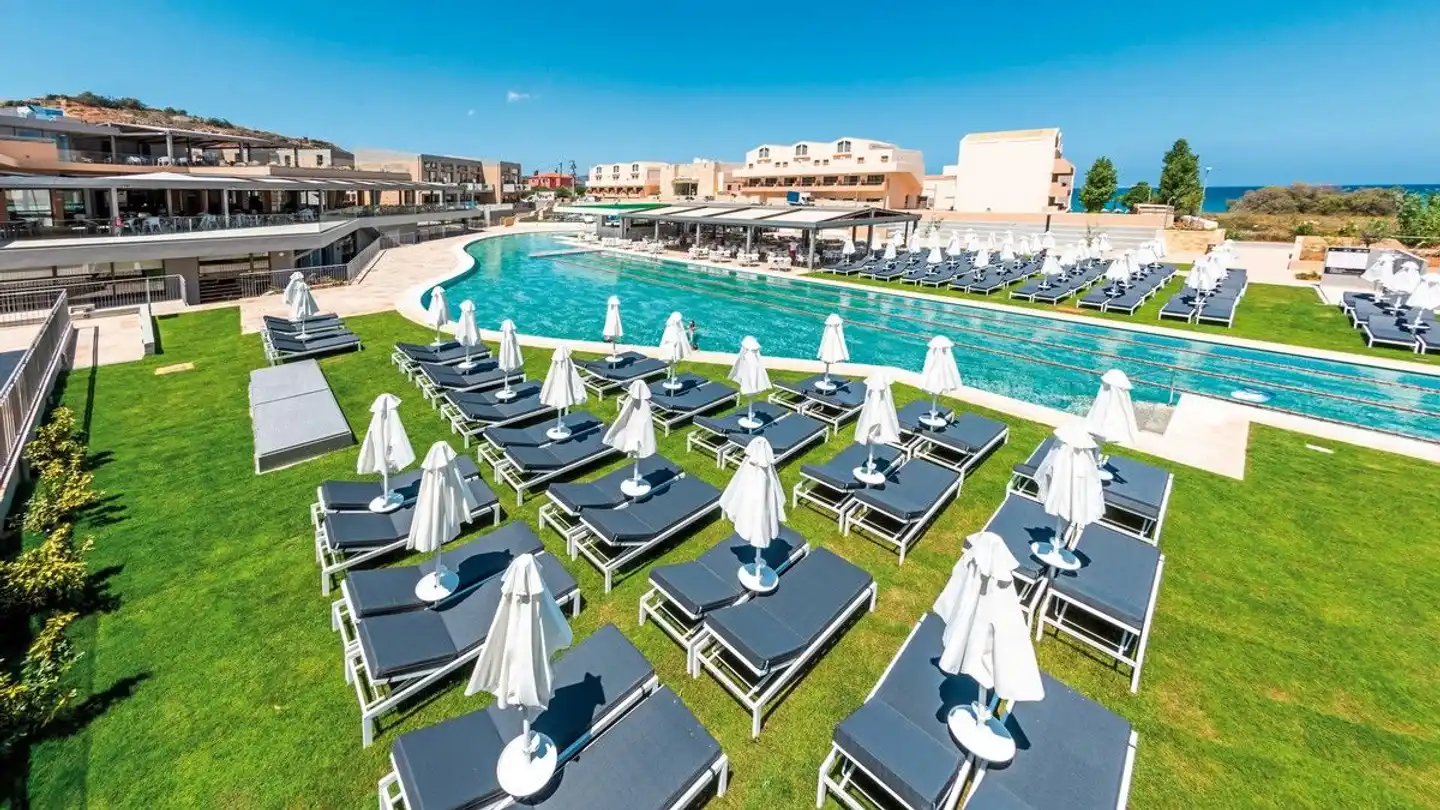 Kiani Beach Resort Pool