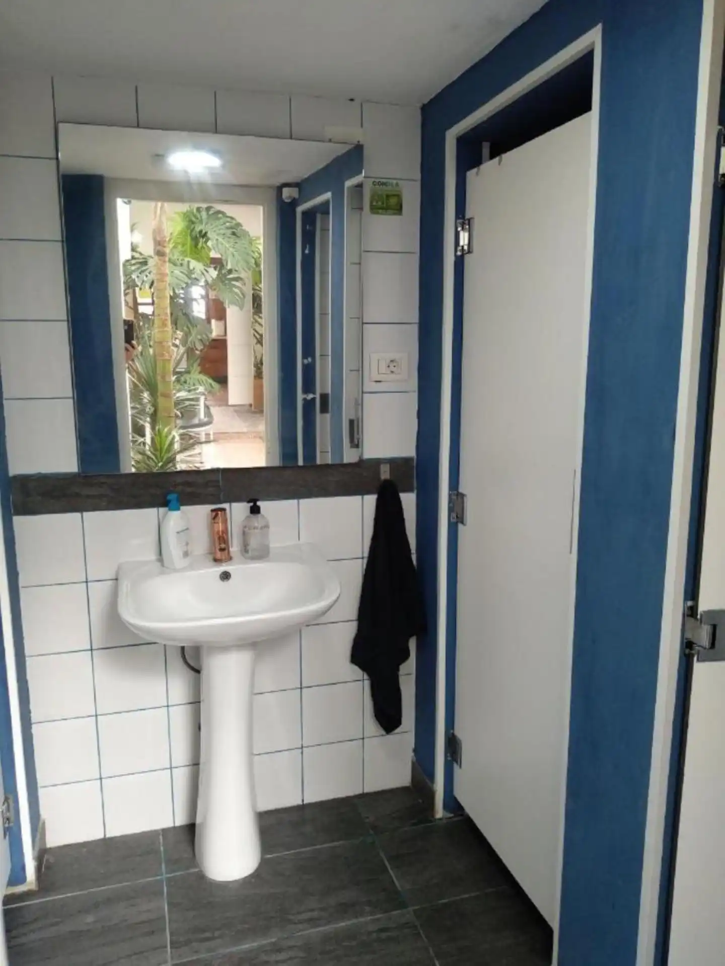 Puerto Nest Hostel Badezimmer