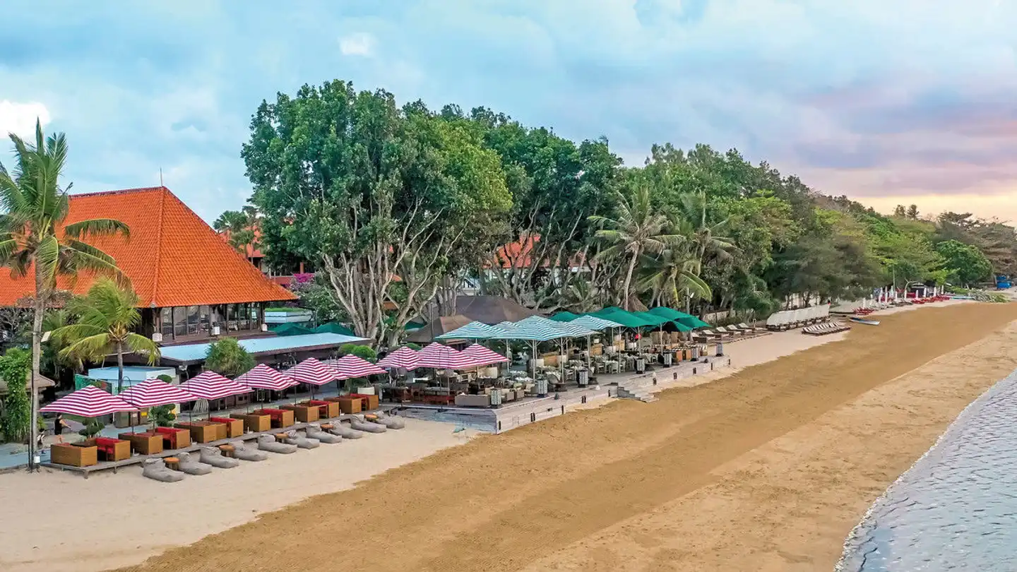 Puri Santrian Strand
