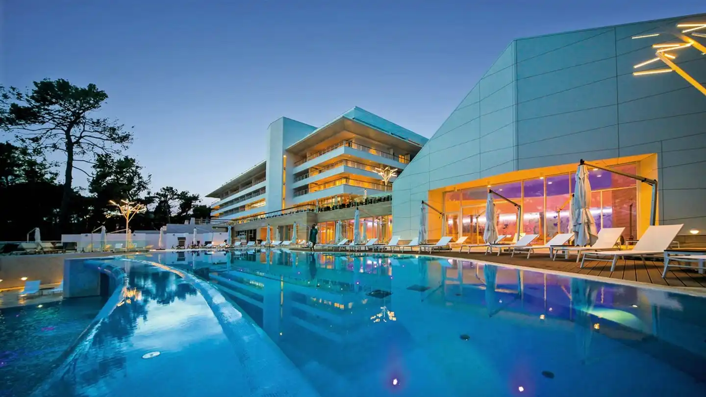Bellevue Pool