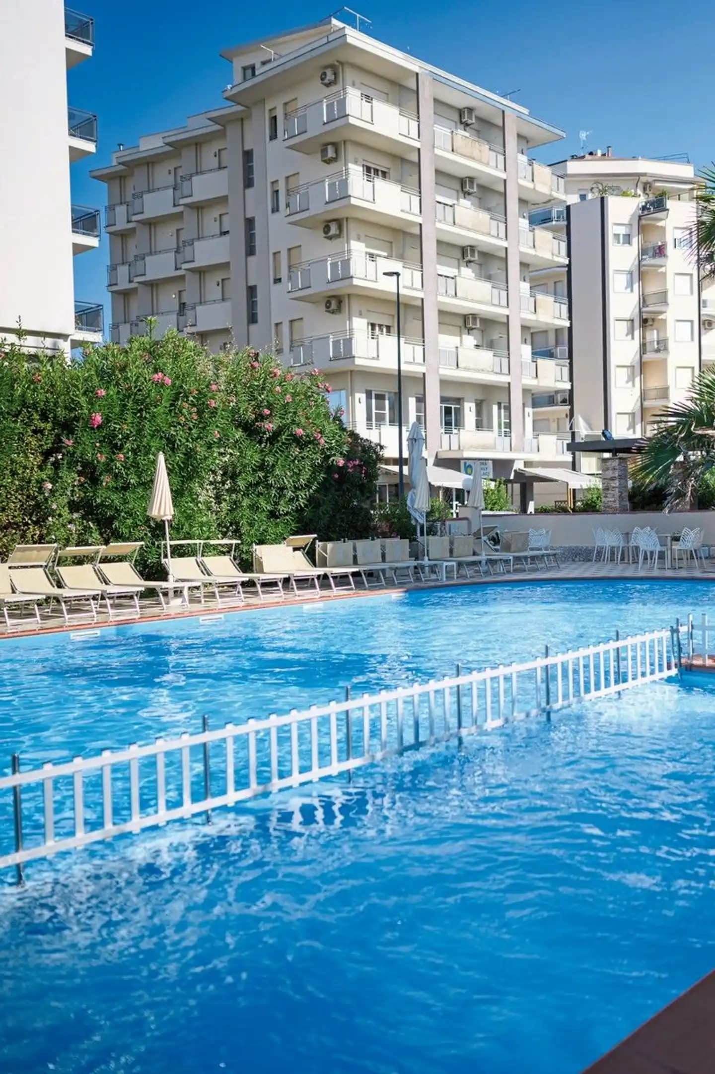 De Paris Pool