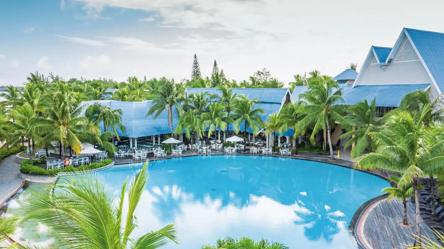 Victoria Beachcomber Resort & Spa Pool