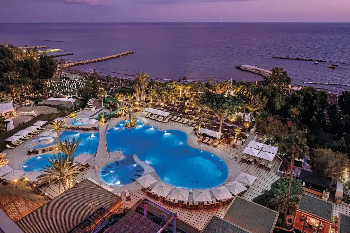 Four Seasons Pool