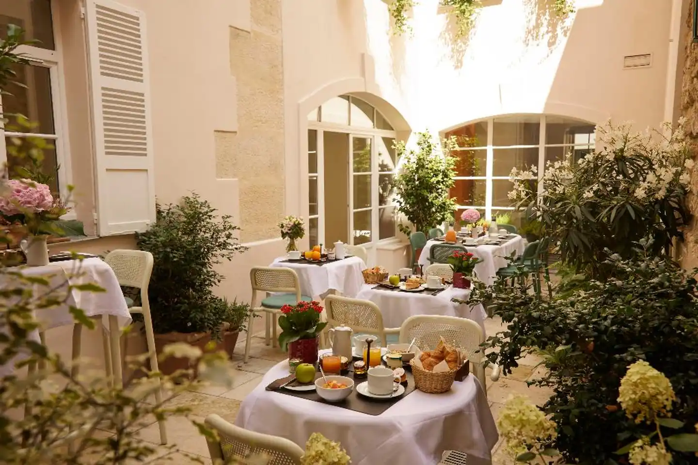 Le Clos Medicis Restaurant