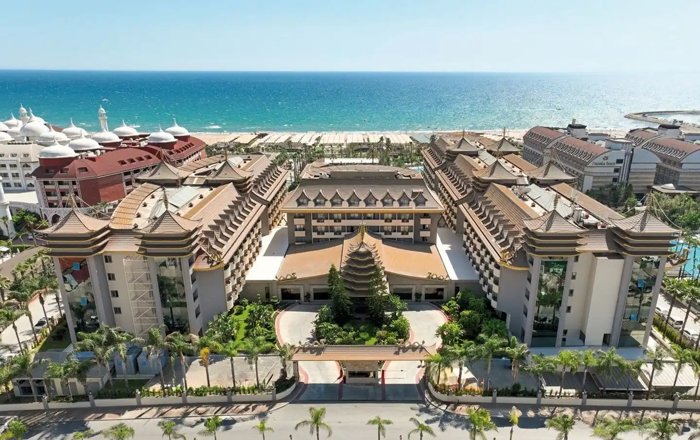 Royal Dragon Hotel Strand