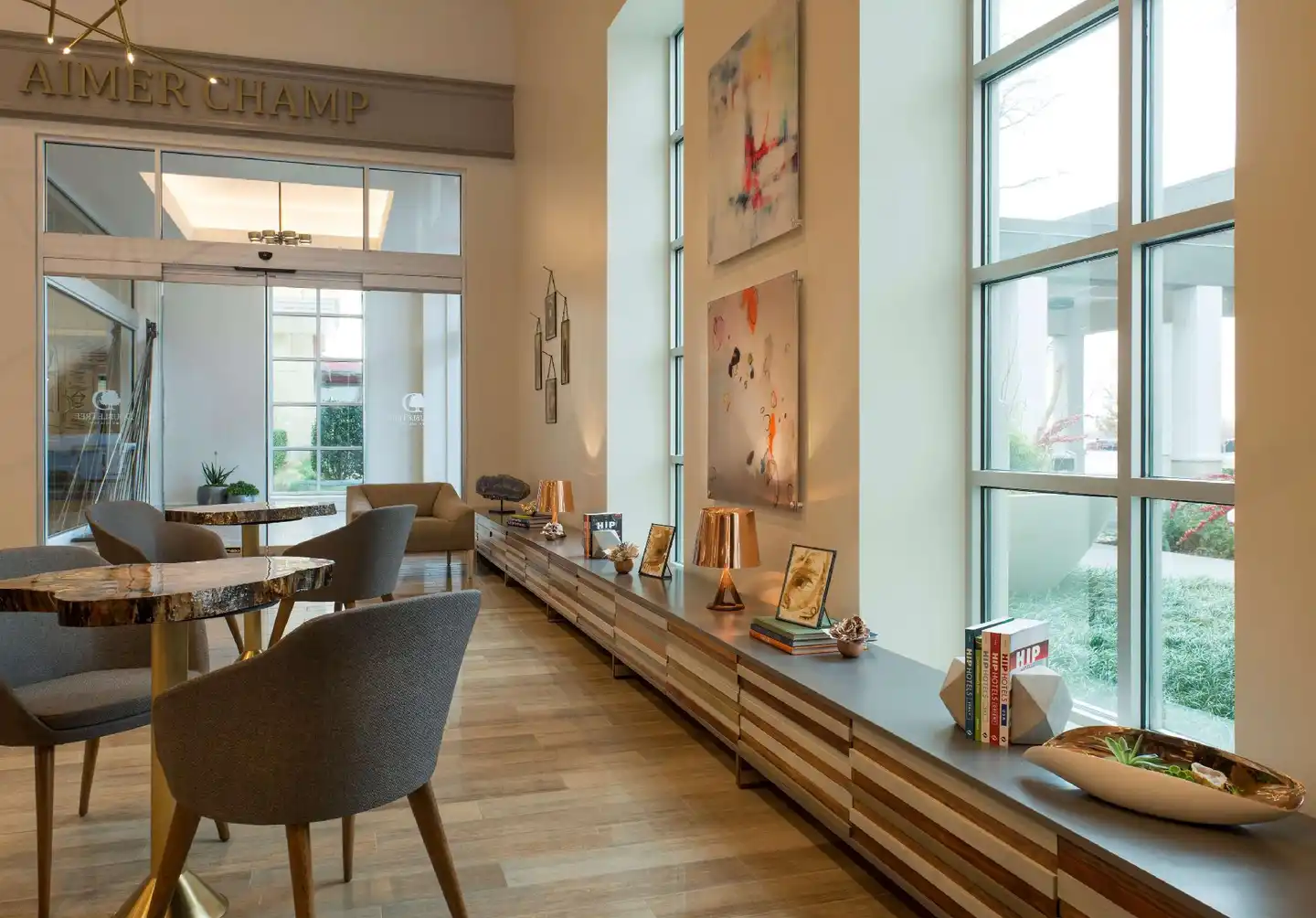 DoubleTree by Hilton Hotel Dallas - Love Field Bar