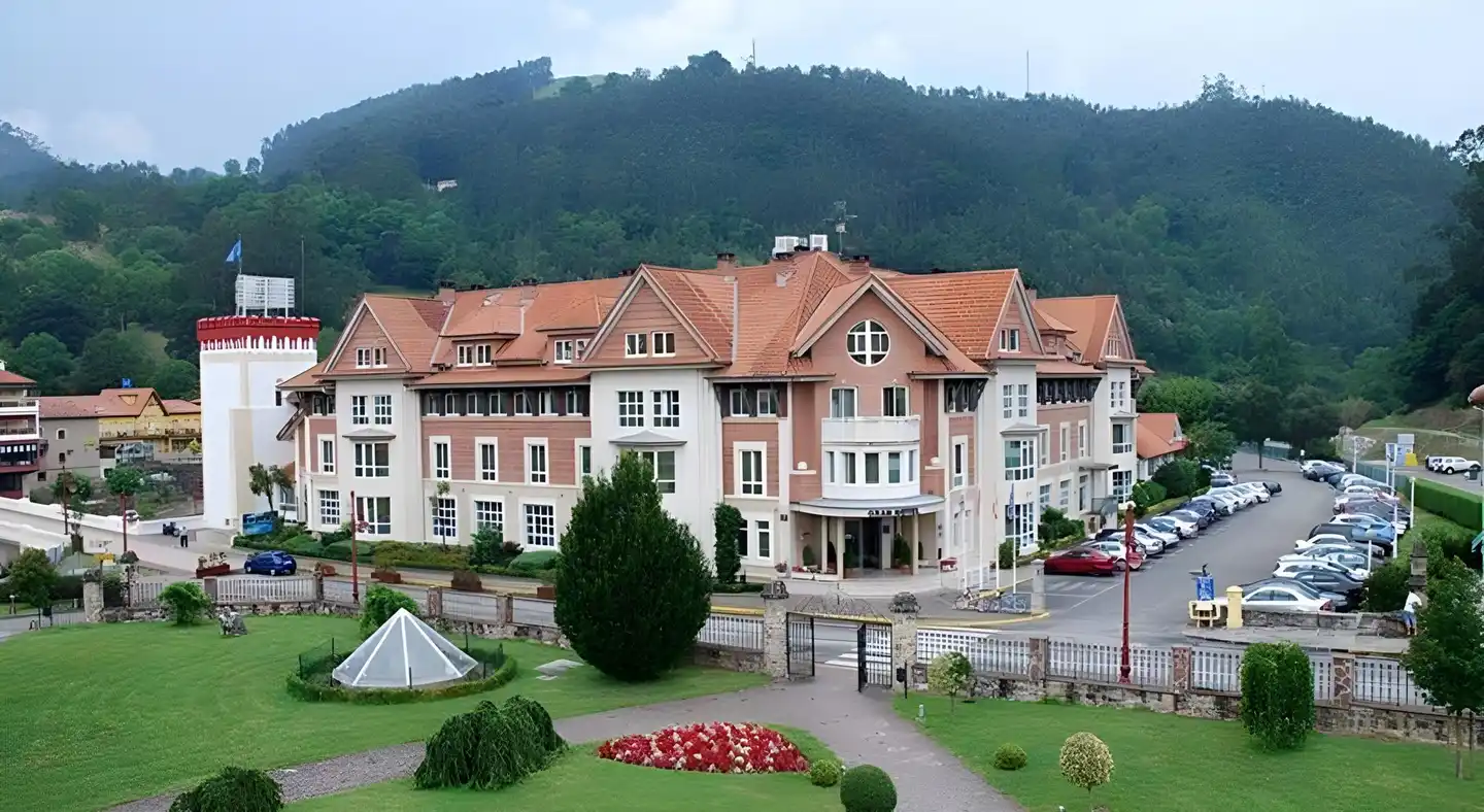Gran Hotel Balneario De Puente Viesgo Aussenansicht