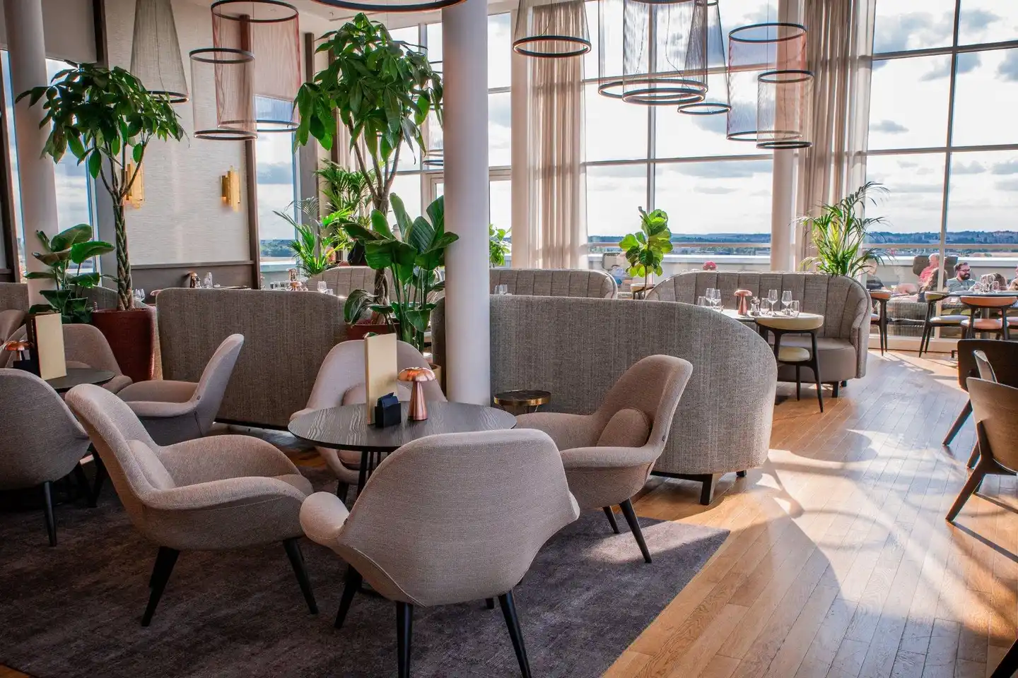 AC Hotel by Marriott Paris Le Bourget Airport Lobby