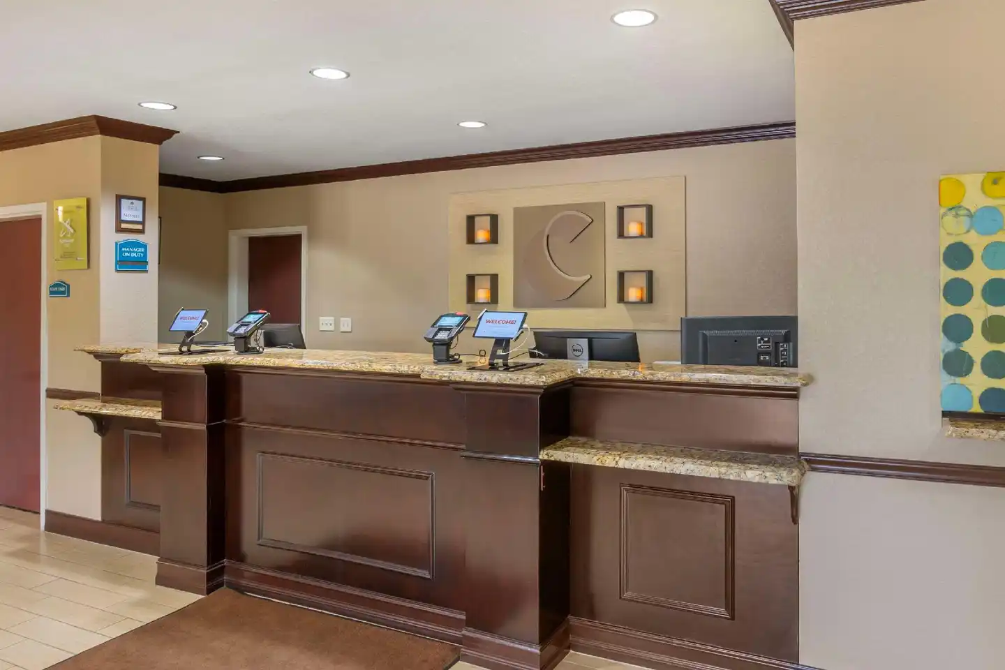 Comfort Inn & Suites Northeast - Gateway Lobby