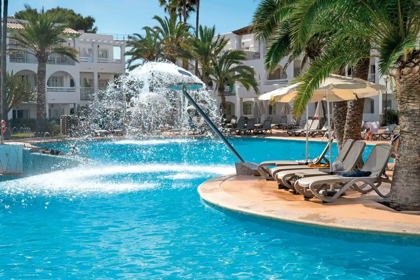 Calimera Fido Gardens Pool