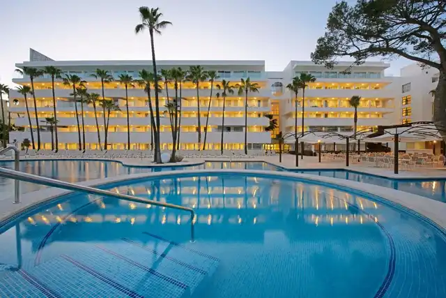 Iberostar Waves Cristina Pool
