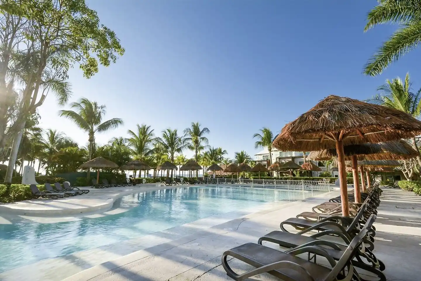 Sandos Caracol Pool