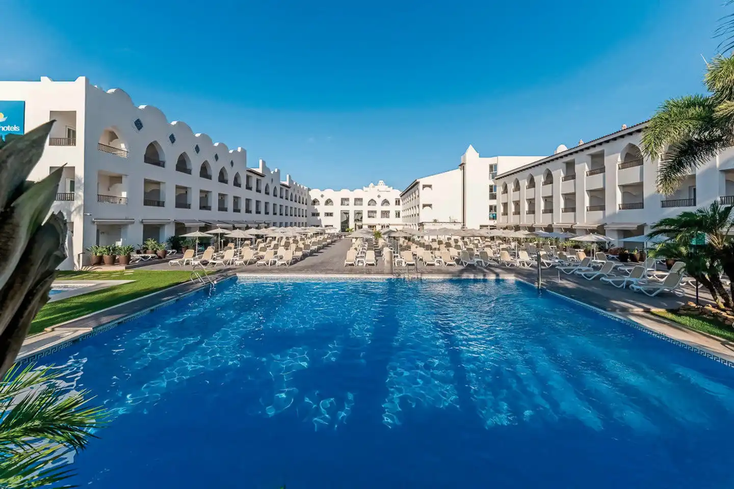 Hotel Mac Puerto Marina Aussenansicht