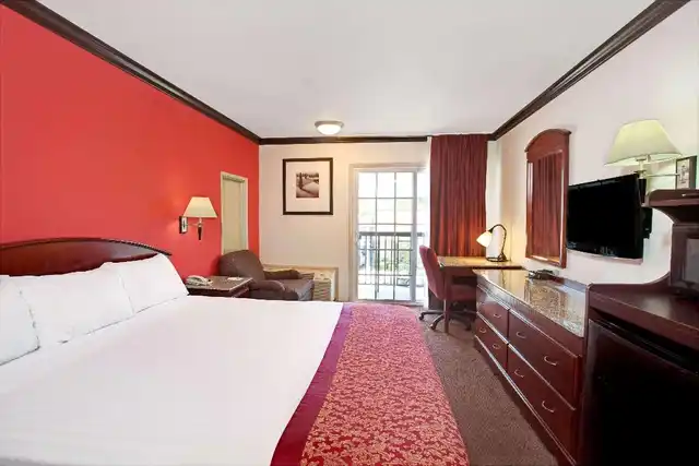 Ramada by Wyndham Pasadena Wohnbeispiel