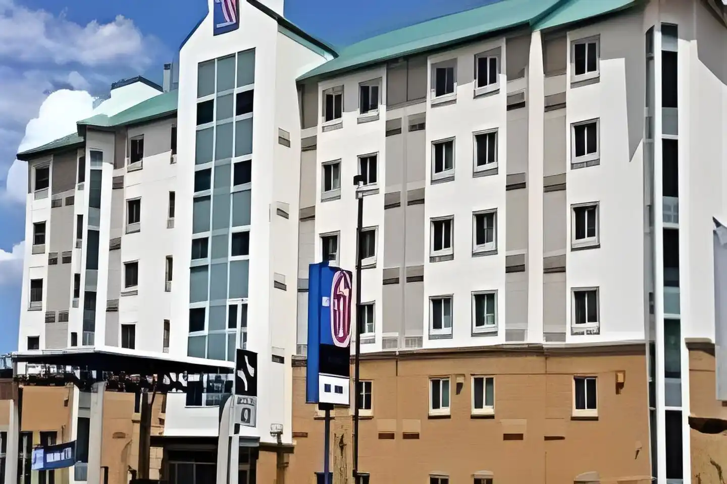 SureStay Plus Hotel by Best Western Niagara Falls East Aussenansicht