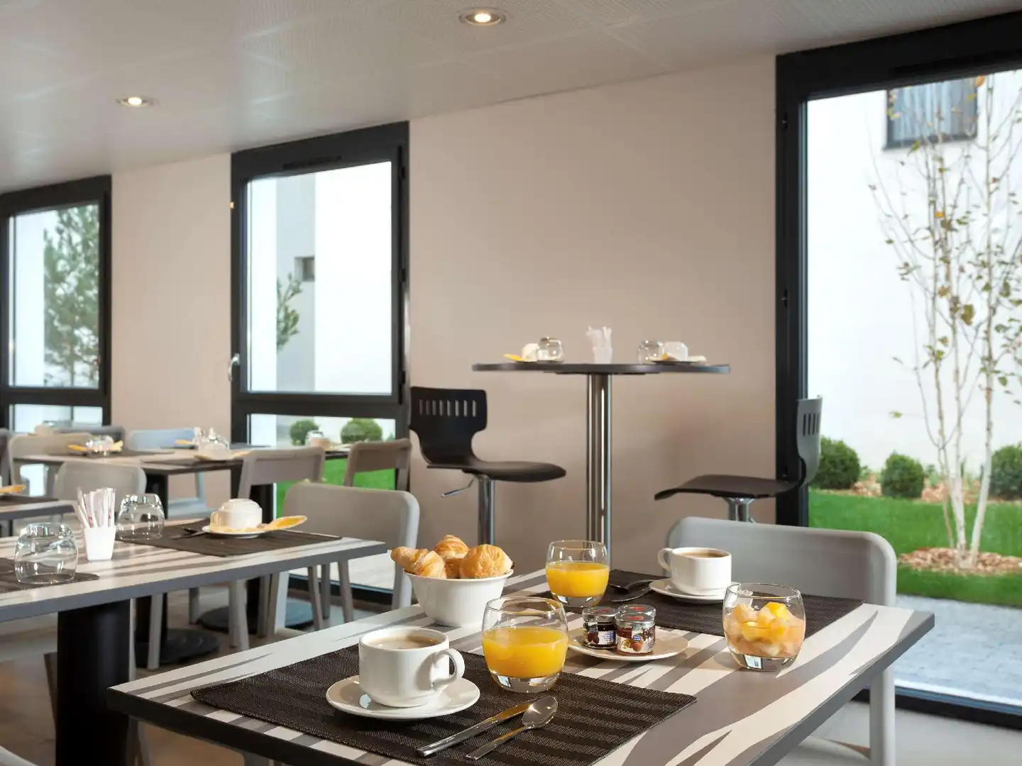 Aparthotel Adagio Lyon Patio Confluence Restaurant