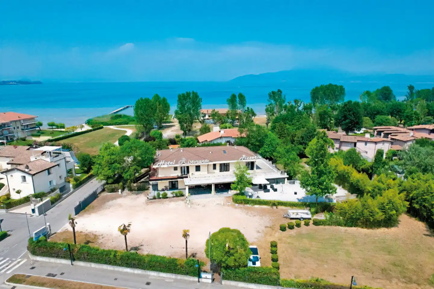 A.G. Holiday Hotel Aussenansicht