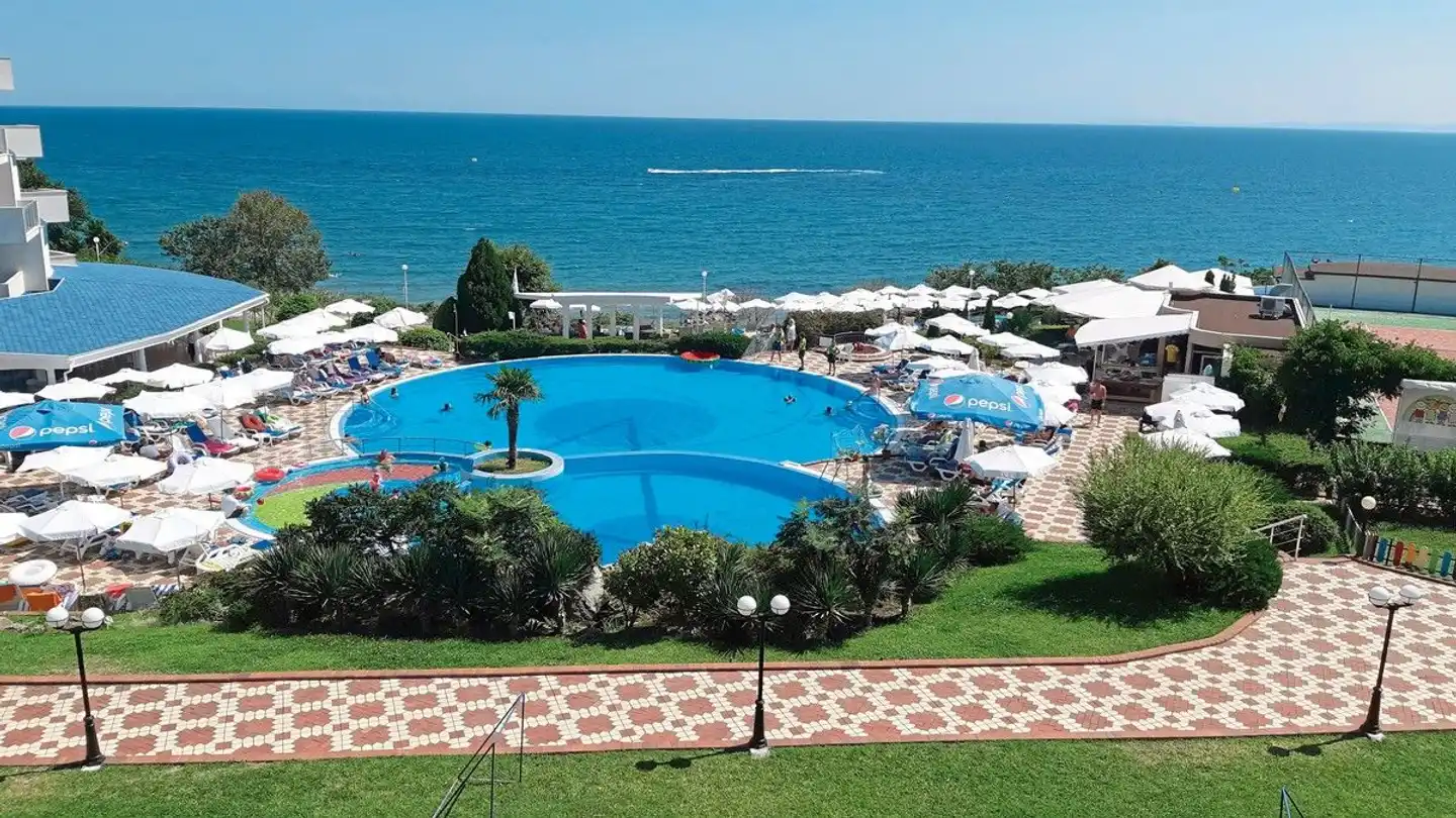 Sineva Beach Pool