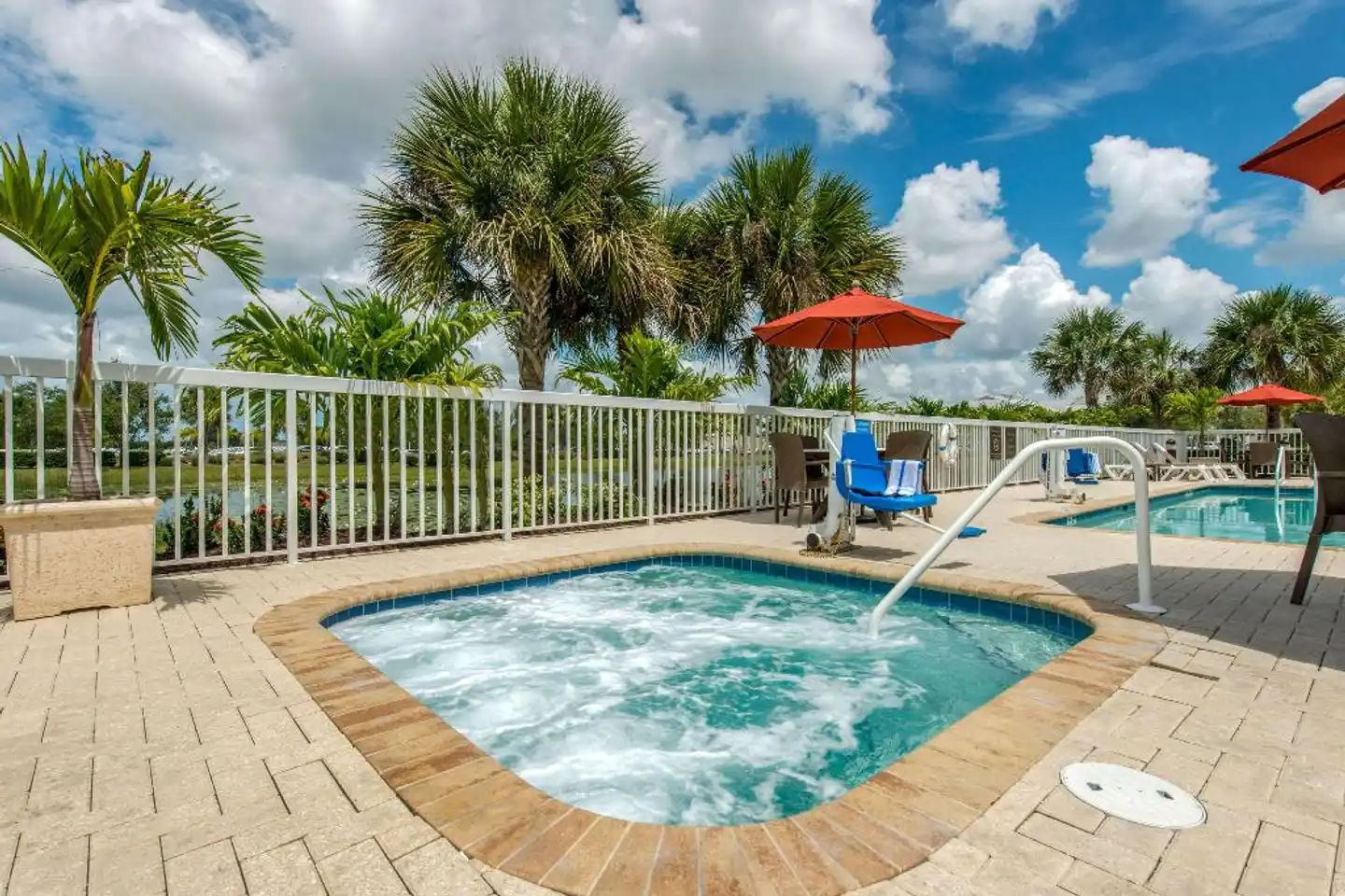 Comfort Suites - Sarasota / Little Sarasota Bay Pool