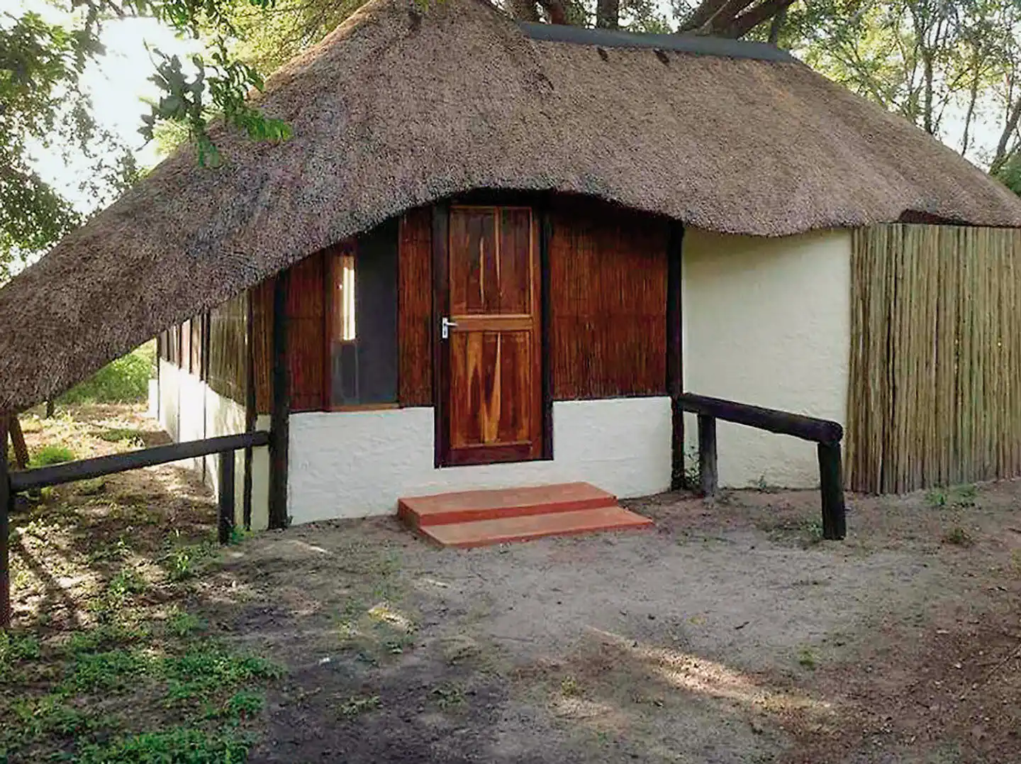 Lianshulu Bush Lodge Aussenansicht