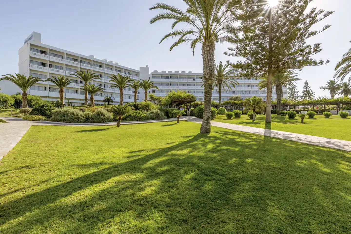 Nissi Beach Resort Garten