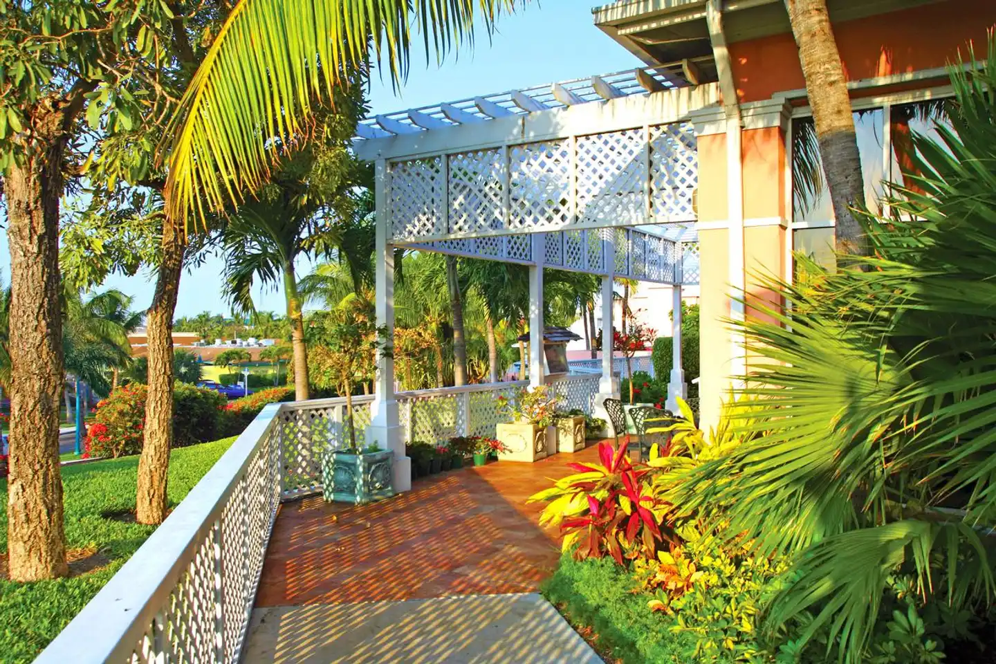 Comfort Suites Paradise Island Aussenansicht