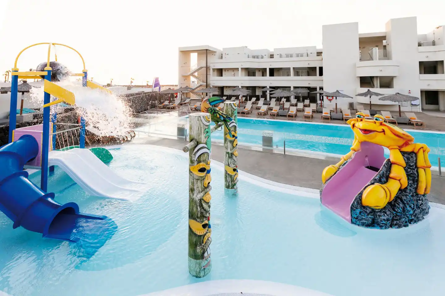 HD Beach Resort & Spa Pool