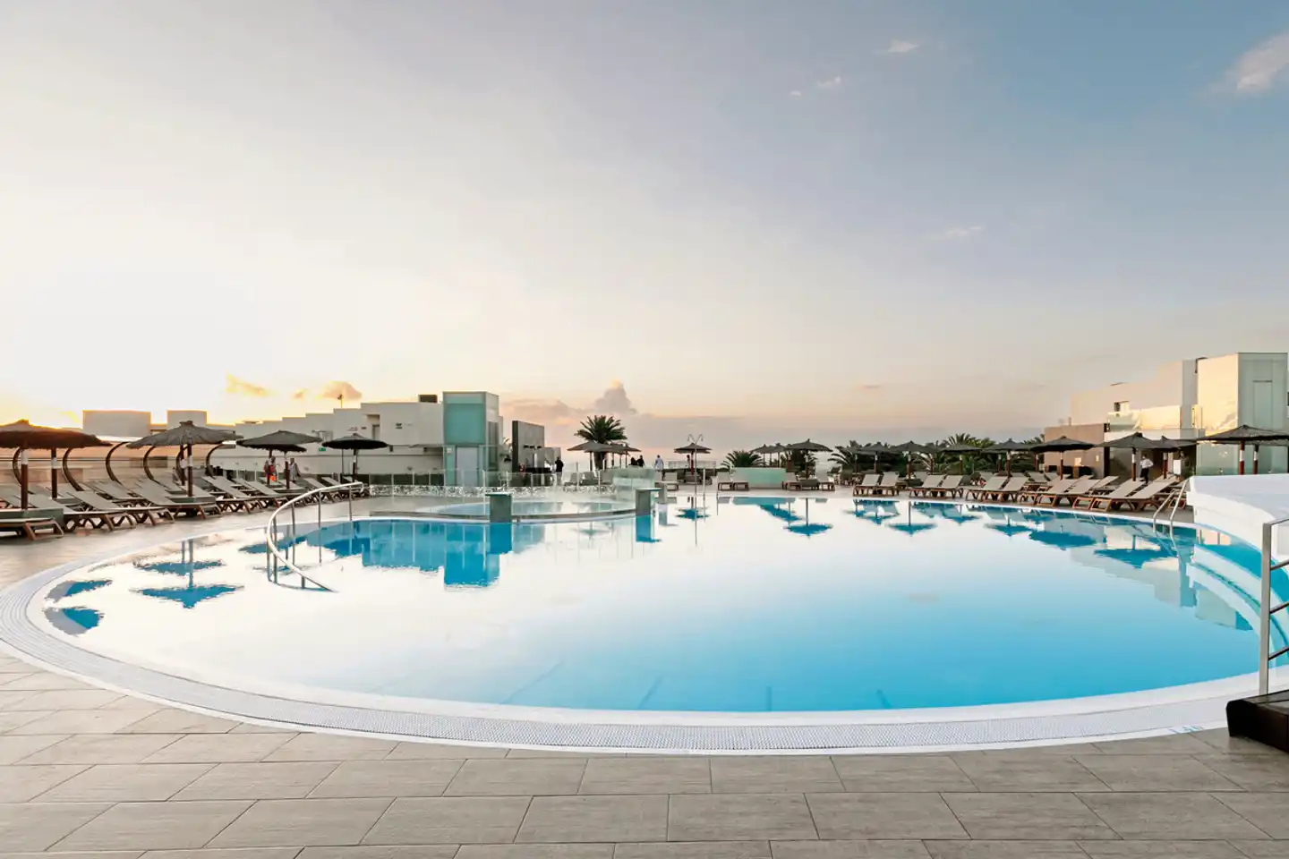 HD Beach Resort & Spa Pool
