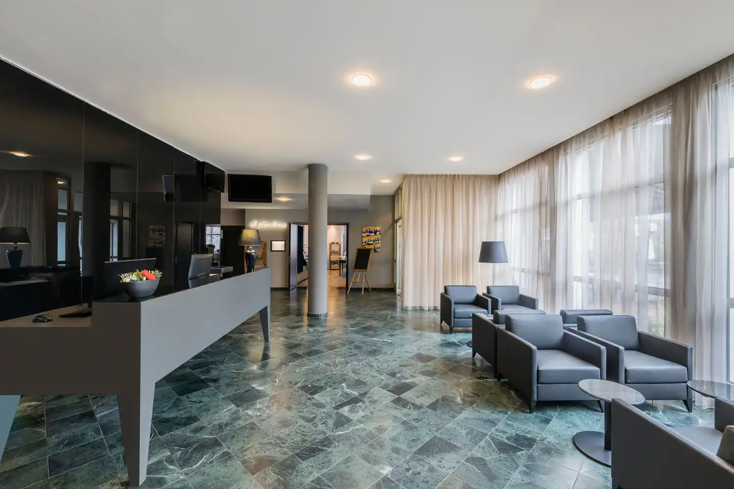 NH Prague Lobby