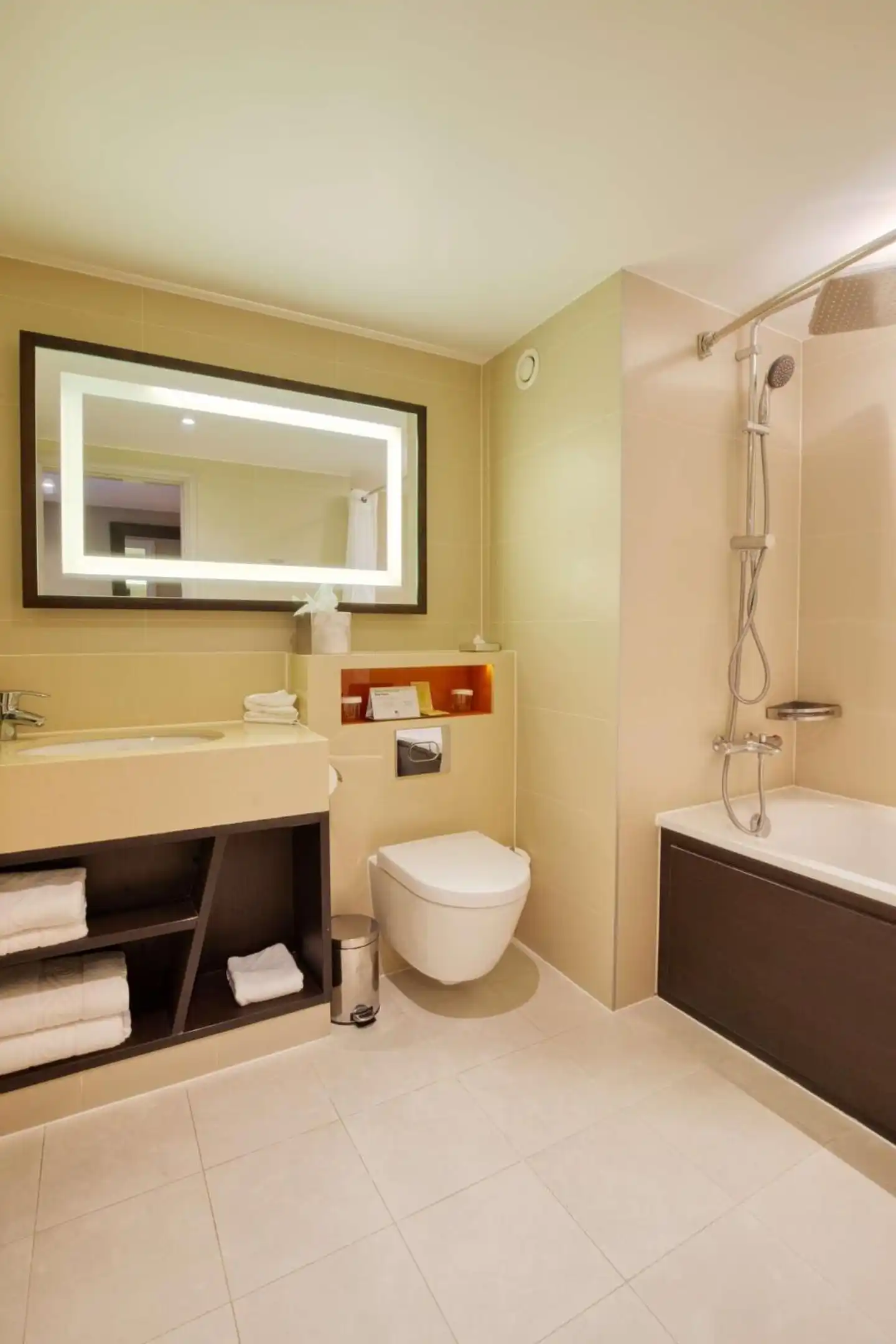 DoubleTree by Hilton Hotel London - Ealing Badezimmer
