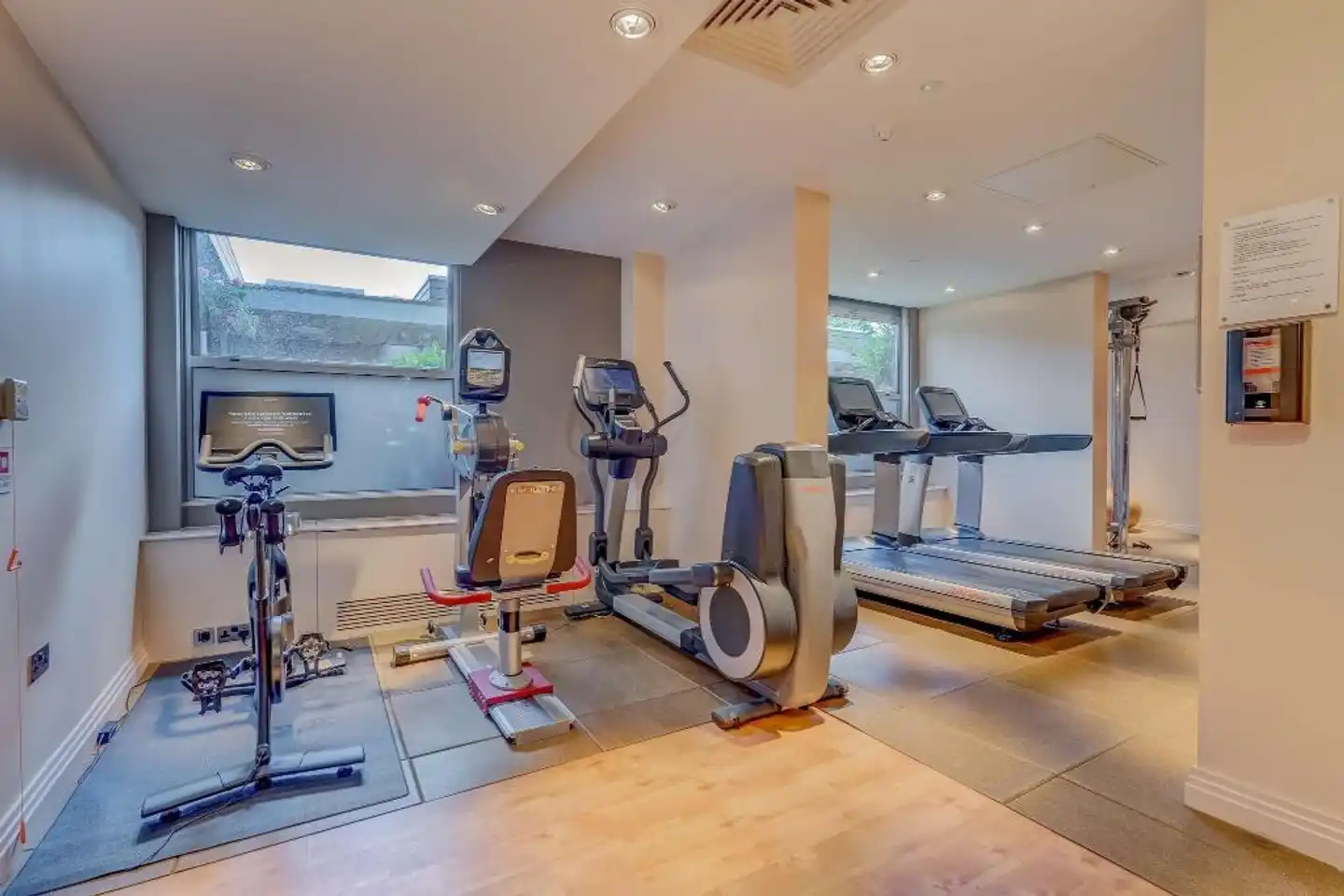 DoubleTree by Hilton Hotel London - Ealing Sport und Entertainment